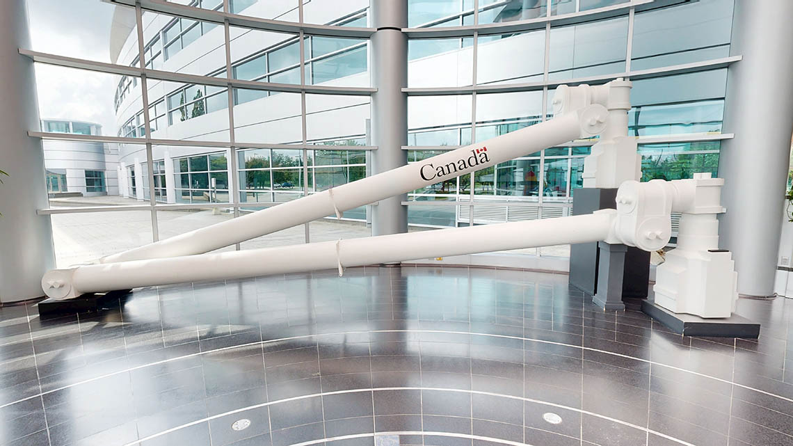 Grande maquette du Canadarm2