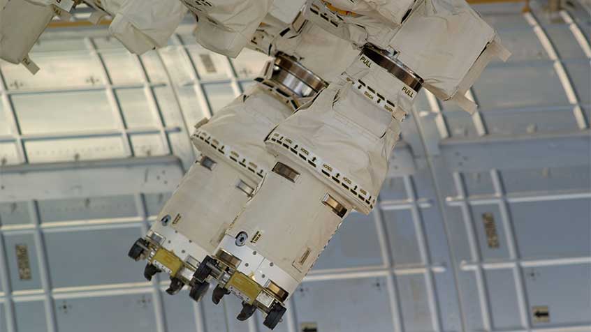 L'extrémité des deux bras de Dextre