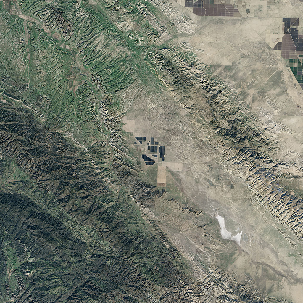 Change description for: Topaz Solar Farm, in southern California, is one of the largest photovoltaic power plants in the world. This image was captured by the American Landsat 8 satellite. Solar arrays appear gray and charcoal. The surrounding farmland and grasslands appear brown and green. (Credit: USGS/NASA Landsat)