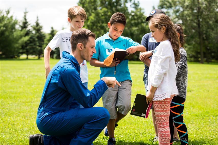 Joshua Kutryk et Jenni Sidey visitent l’ASC pour la première fois en tant qu’astronautes canadiens