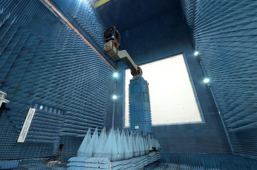 M3MSat - Séries d'essais effectuées dans la salle anéchoïque au Laboratoire David-Florida (Ottawa)