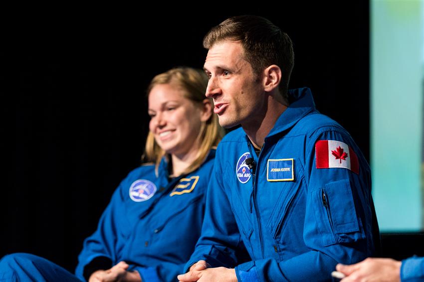 Joshua Kutryk et Jenni Sidey visitent l’ASC pour la première fois en tant qu’astronautes canadiens