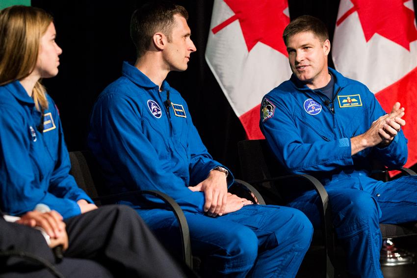 Joshua Kutryk et Jenni Sidey visitent l’ASC pour la première fois en tant qu’astronautes canadiens